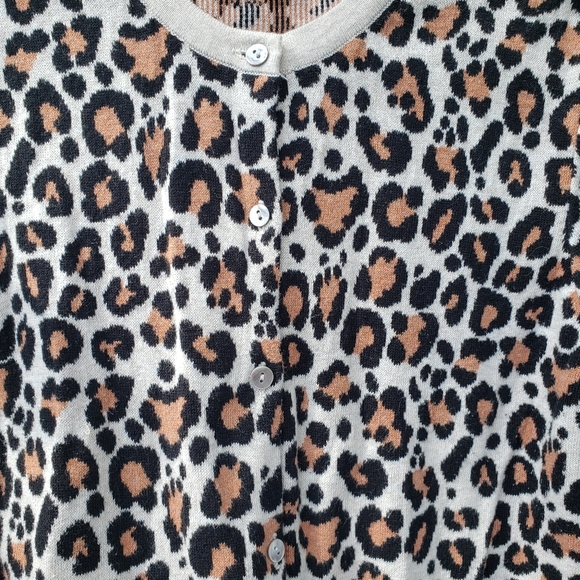Thick & cozy leopard print button down cardigan - Picture 12 of 12